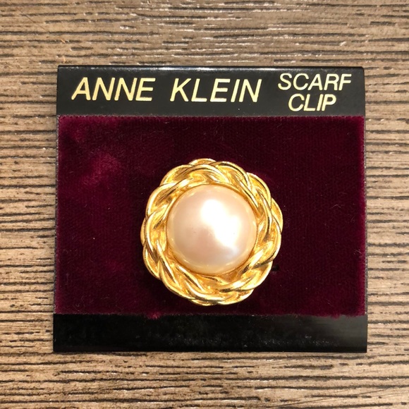 Vintage Jewelry - Vintage ANNE KLEIN Faux Pearl Scarf Clip Goldtone